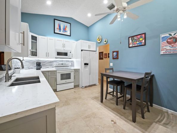 6453 Abotts Mill Ave, Davie FL 33331