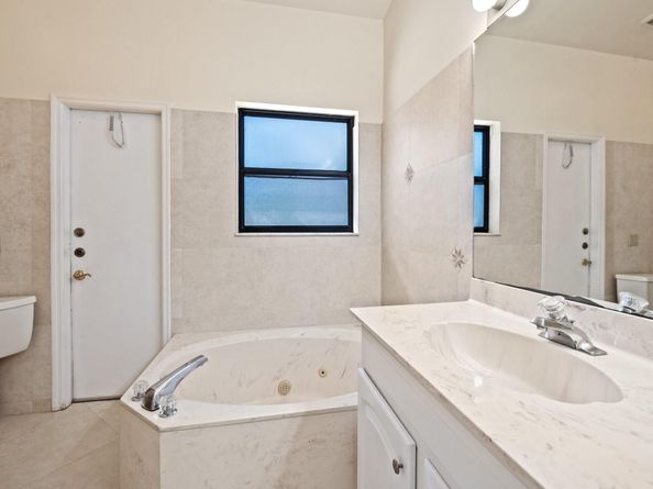 6453 Abotts Mill Ave, Davie FL 33331