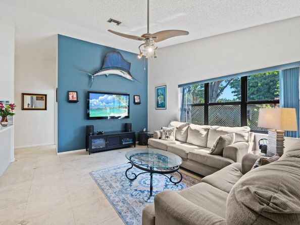 6453 Abotts Mill Ave, Davie FL 33331