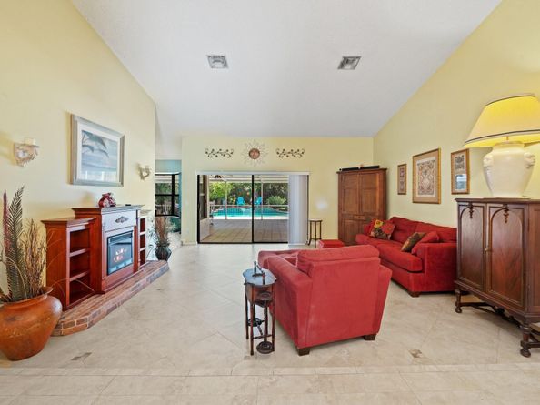 6453 Abotts Mill Ave, Davie FL 33331