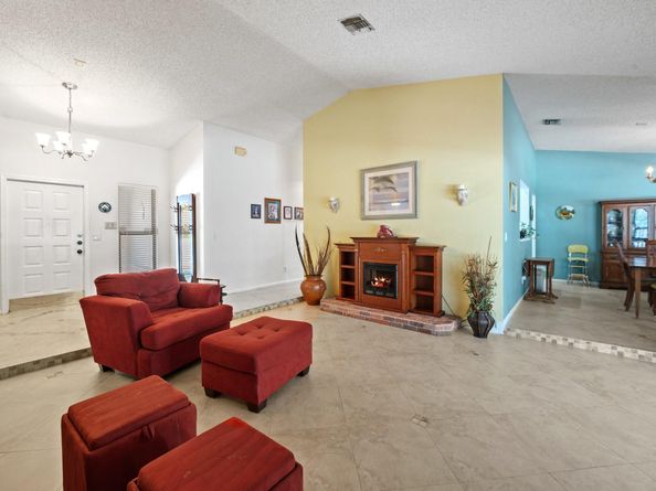 6453 Abotts Mill Ave, Davie FL 33331