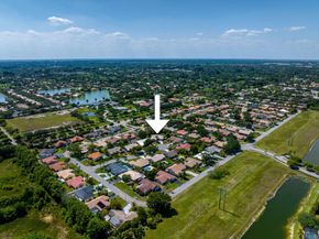 6453 Abotts Mill Ave, Davie FL 33331