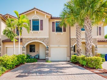 5405 NW 27th Court