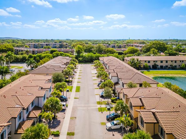 5405 NW 27th Court, Margate FL 33063