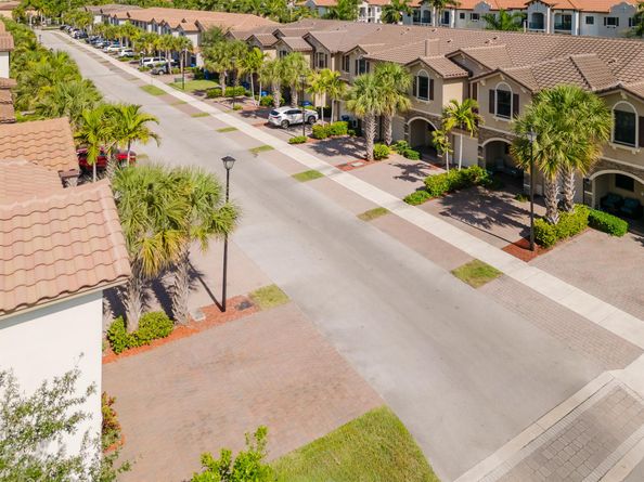 5405 NW 27th Court, Margate FL 33063