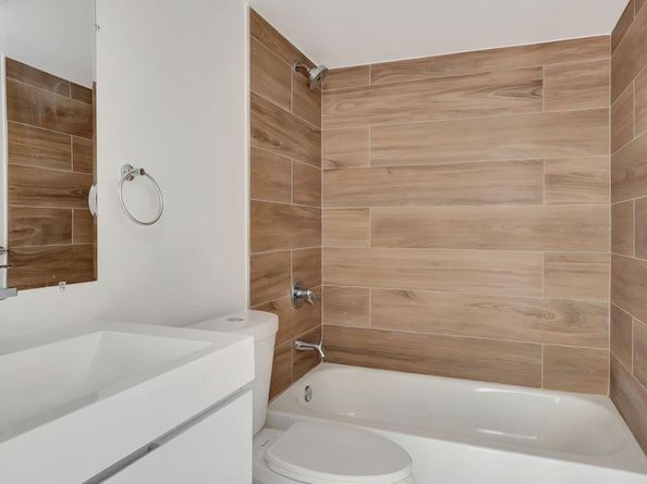 20 Abbey Lane 201, Delray Beach FL 33446