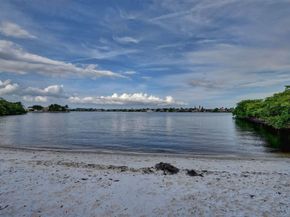 1100 Scotia Drive 104, Hypoluxo FL 33462