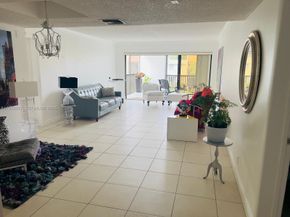 491 Racquet Club Road 211, Weston FL 33326