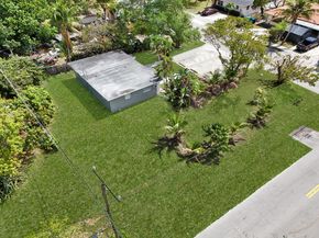 2261 NW 2nd Street, Pompano Beach FL 33069