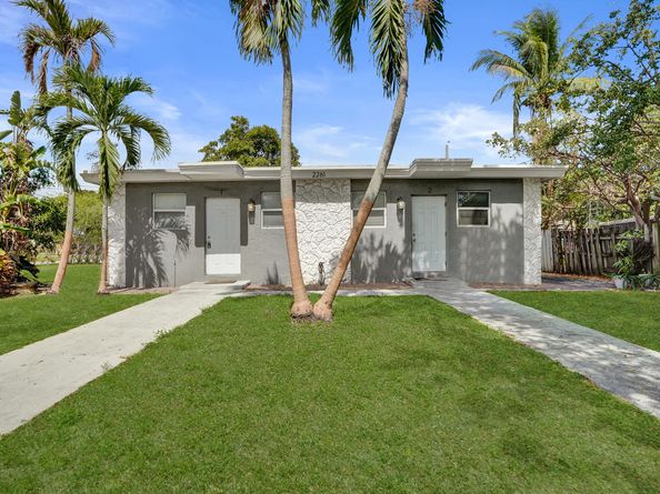 2261 NW 2nd Street, Pompano Beach FL 33069