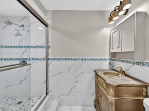 32 Wimbledon Lake 221, Plantation FL 33324