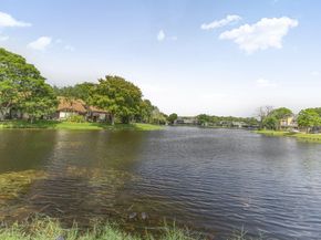 32 Wimbledon Lake 221, Plantation FL 33324