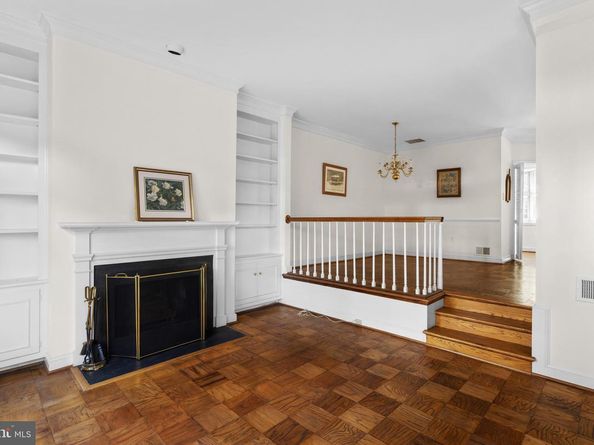 211 S West Street S, Alexandria VA 22314