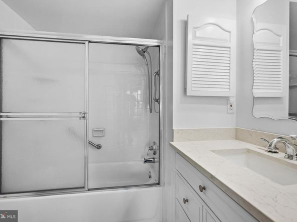 211 S West Street S, Alexandria VA 22314