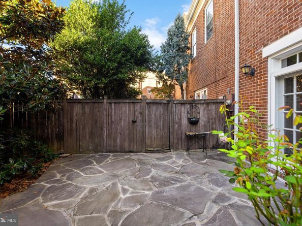 211 S West Street S, Alexandria VA 22314