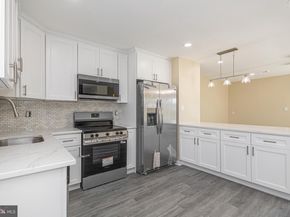 20 Serpentine Lane, Levittown PA 19055