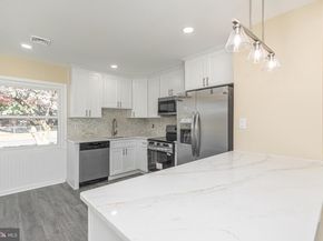 20 Serpentine Lane, Levittown PA 19055
