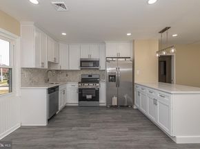20 Serpentine Lane, Levittown PA 19055