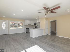 20 Serpentine Lane, Levittown PA 19055