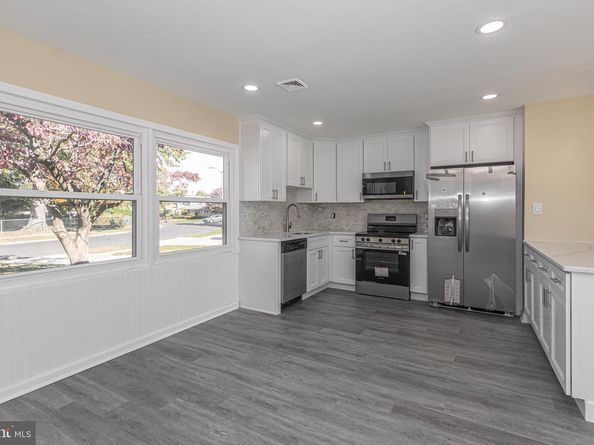 20 Serpentine Lane, Levittown PA 19055