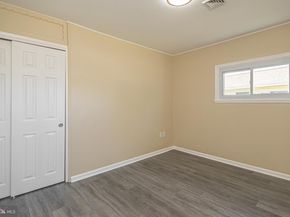 20 Serpentine Lane, Levittown PA 19055
