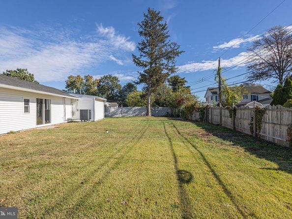20 Serpentine Lane, Levittown PA 19055