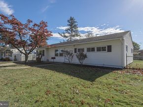 20 Serpentine Lane, Levittown PA 19055