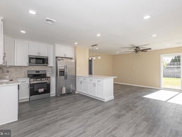 20 Serpentine Lane, Levittown PA 19055