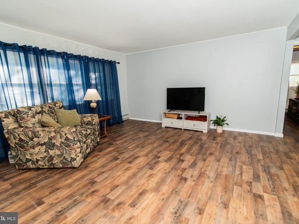41 Valentine Lane, Levittown PA 19054