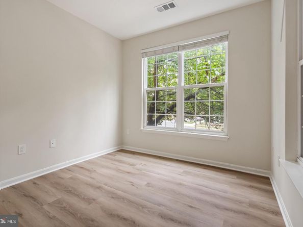 2711 Bellforest Court 109, Vienna VA 22180