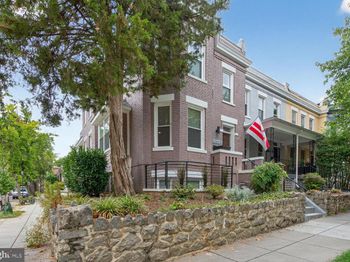 1014 10TH Street NE