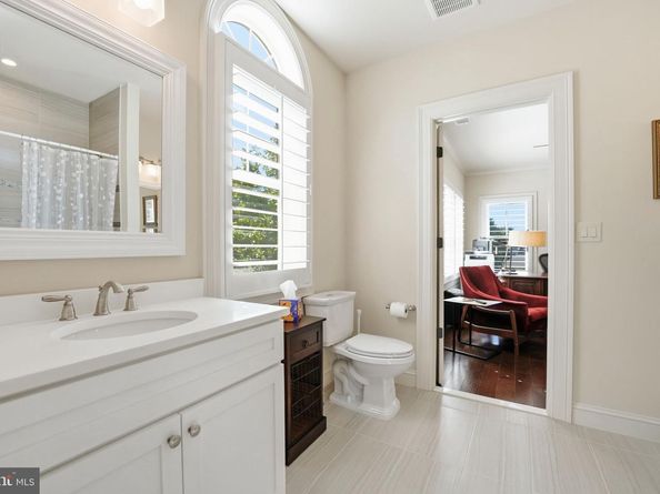 609 Kingsley Road SW, Vienna VA 22180