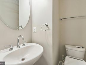 1330 S Quinn Street, Arlington VA 22204