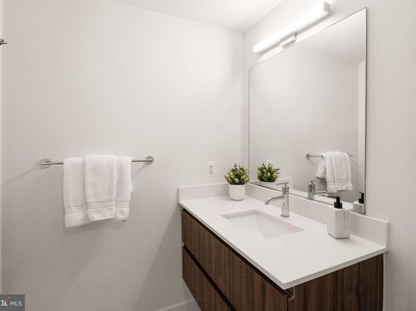 37 L Street SE 1102, Washington DC 20003