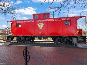 549 Florida Avenue 201, Herndon VA 20170