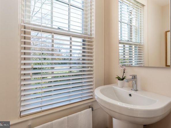 616 Fort Williams Parkway, Alexandria VA 22304