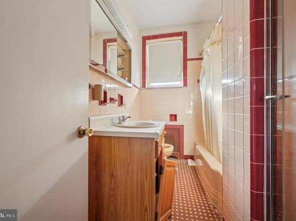 4087 Ford Road, Philadelphia PA 19131