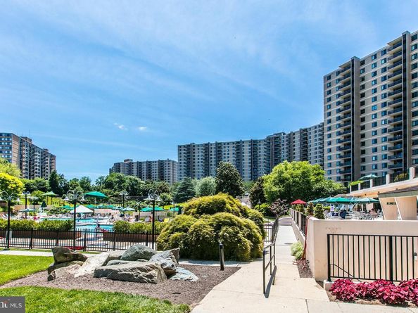 203 Yoakum Parkway 519, Alexandria VA 22304