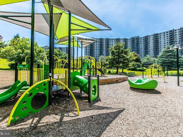 203 Yoakum Parkway 519, Alexandria VA 22304