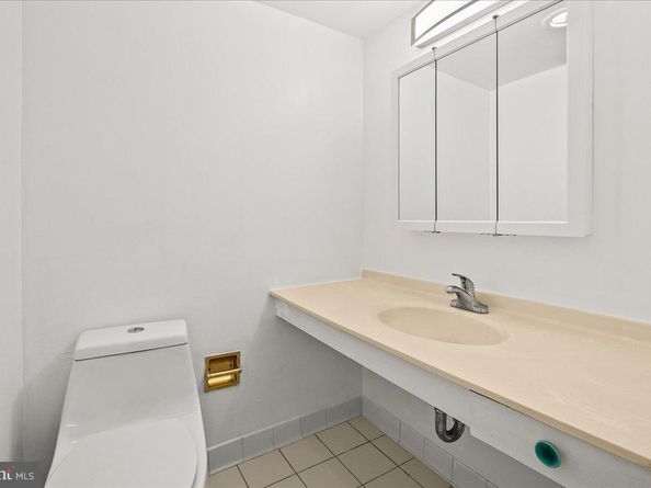 203 Yoakum Parkway 519, Alexandria VA 22304