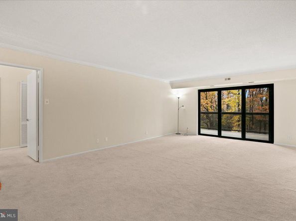 203 Yoakum Parkway 519, Alexandria VA 22304