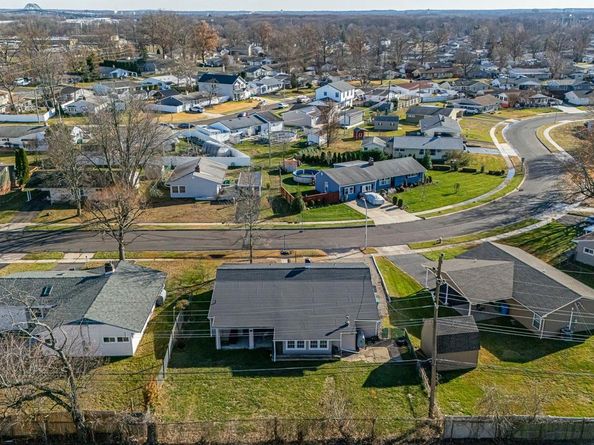 111 Border Rock Road, Levittown PA 19057