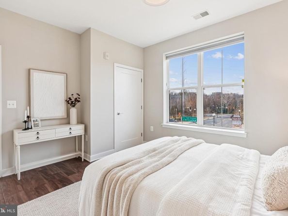 989 S Buchanan Street 225, Arlington VA 22204