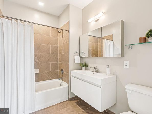 989 S Buchanan Street 225, Arlington VA 22204