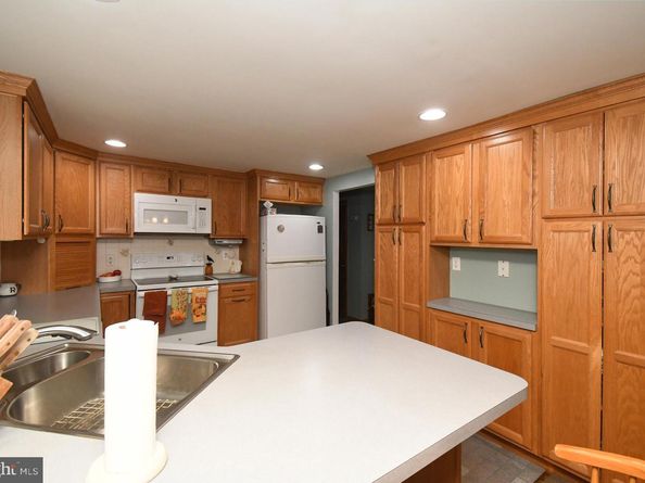 532 Sherwood Lane, Hatboro PA 19040