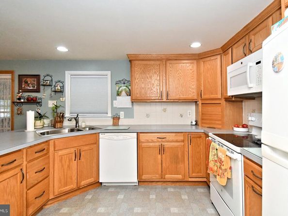 532 Sherwood Lane, Hatboro PA 19040