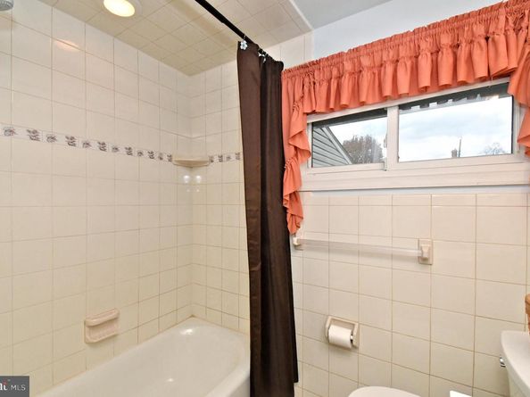 532 Sherwood Lane, Hatboro PA 19040