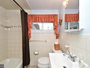 532 Sherwood Lane, Hatboro PA 19040