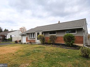 532 Sherwood Lane, Hatboro PA 19040