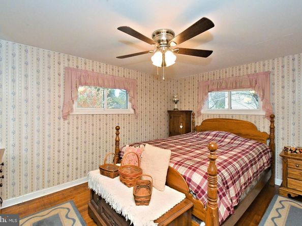 532 Sherwood Lane, Hatboro PA 19040